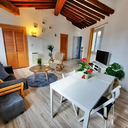 Lovely 1br Flat In The Center Of דירה *